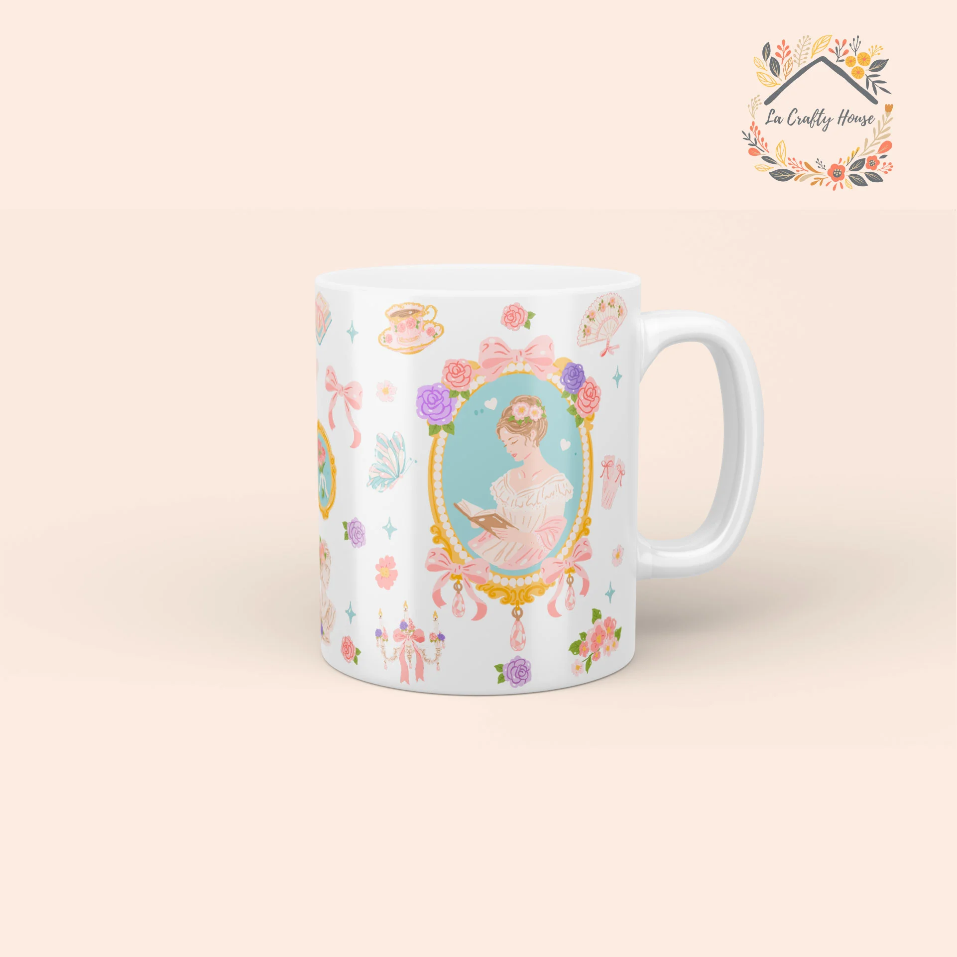 Mug 11oz L'amour entre les Pages blanc, médaillon à la lectrice entouré de roses et d'une tasse dorée by La Crafty House