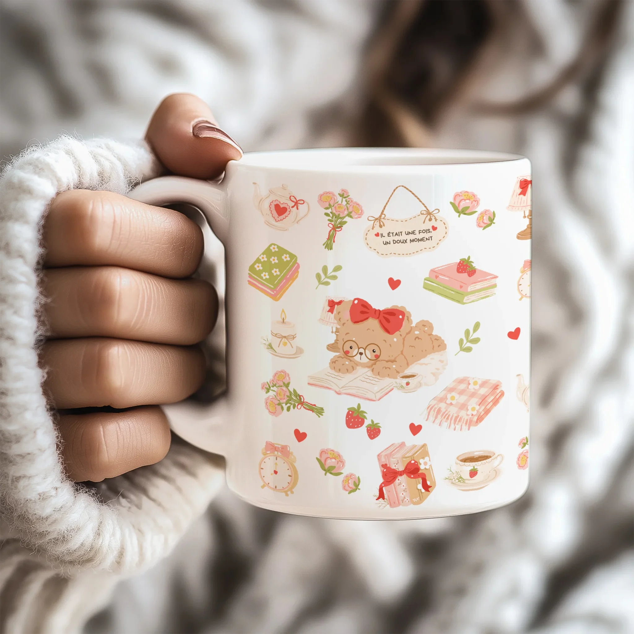 Mug 11oz Mon doux moment blanc, semis à l'ourson lecteur, tenu à la main by La Crafty House
